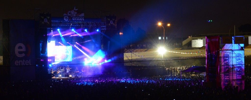 Vista nocturna del escenario alterno de Vivo X El Rock 6