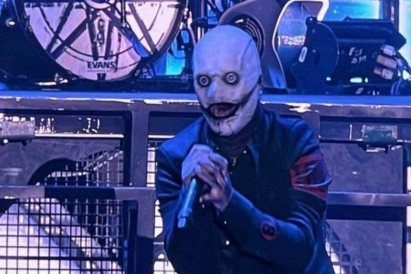 La perturbadora máscara nueva de Corey Taylor es presentada en concierto de Slipknot