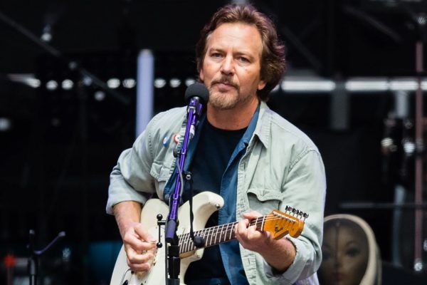 Eddie Vedder lanza nueva canción como solista y la fecha de su nuevo álbum 'Earthling'
