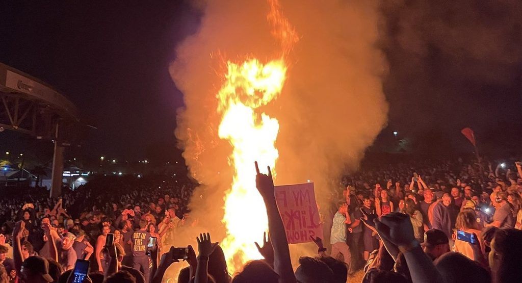 el concierto de slipknot es cancelado por una hoguera,