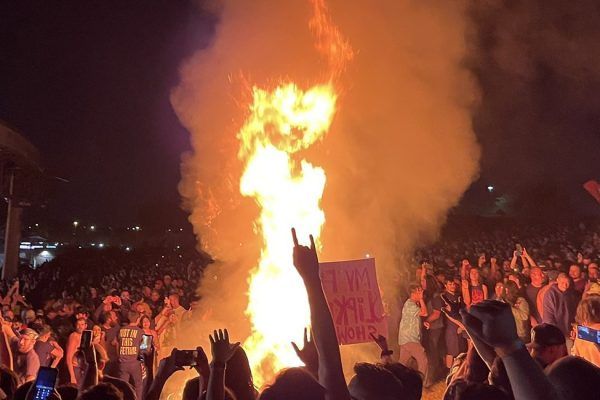 el concierto de slipknot es cancelado por una hoguera,