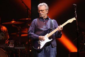 Eric Clapton gana el juicio contra una mujer que vendía discos pirateados en eBay