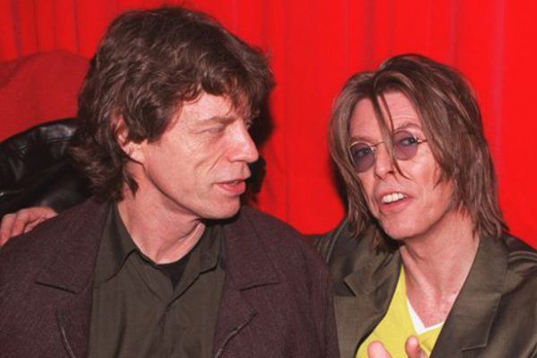 El día que Mick Jagger y David Bowie fueron atrapados en la cama por la esposa de Bowie