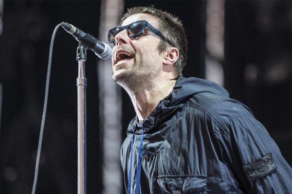 Liam Gallagher reveló una nueva canción llamada "The World Is In Need" en un concierto