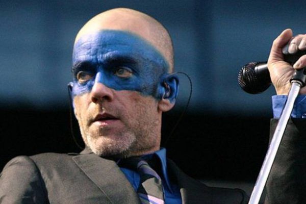 Michael Stipe explica un cambio en la letra en "Losing My Religion" de R.E.M.