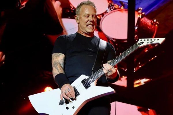 James Hetfield nombra a los 2 guitarristas que inspiraron su forma de tocar la guitarra