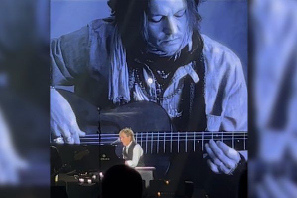 Paul McCartney demostró su apoyo a Johnny Depp en su concierto