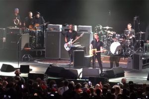 Mira a Pearl Jam rendir homenaje a Taylor Hawkins junto a Chad Smith y Josh Klinghoffer
