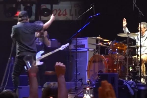 Luego de 31 años, el baterista original de Pearl Jam vuelve a tocar con la banda