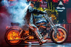 Rob Halford cuenta la verdadera historia de la motocicleta en los conciertos de Judas Priest