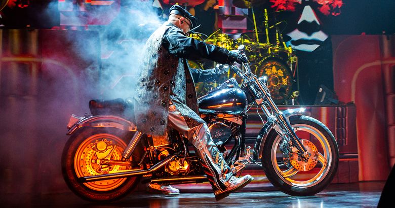Rob Halford cuenta la verdadera historia de la motocicleta en los conciertos de Judas Priest