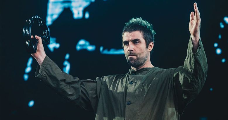 Mira a Liam Gallagher hacer el debut en vivo de una canción de Oasis nunca antes interpretado