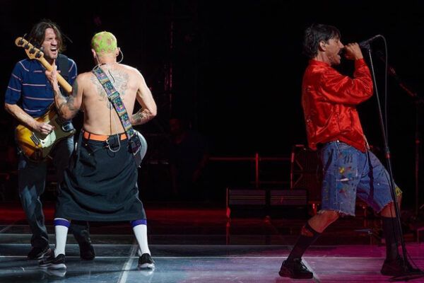 Red Hot Chili Peppers inició su nueva gira 2022: Mira su primer concierto en Sevilla, España