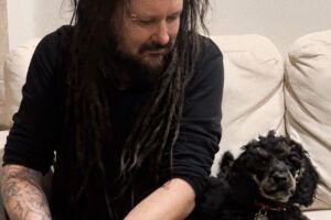 Korn: Jonathan Davis y su marca para perros