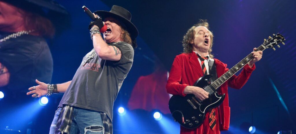 Brian Johnson a Axl Rose: “Es como encontrar a un extraño en tu casa”