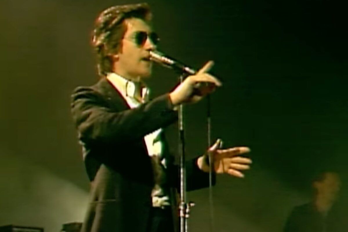 Arctic Monkeys lanza "There’d Better Be A Mirrorball", el primer